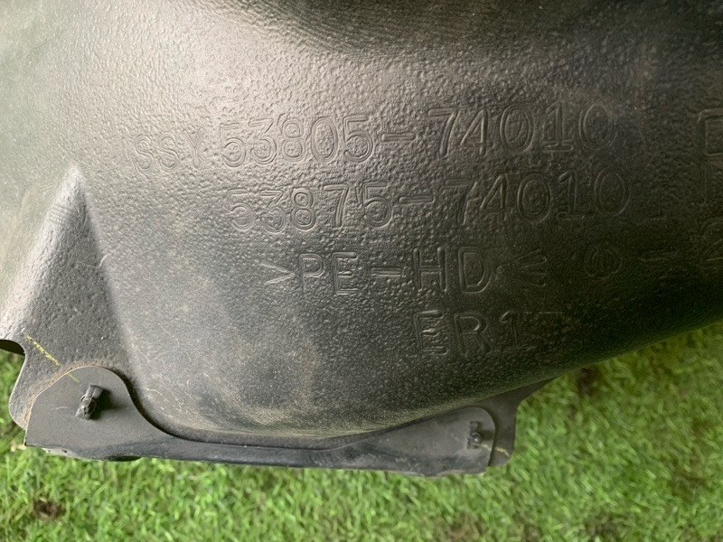 Подкрылок передний правый IQ KGJ10