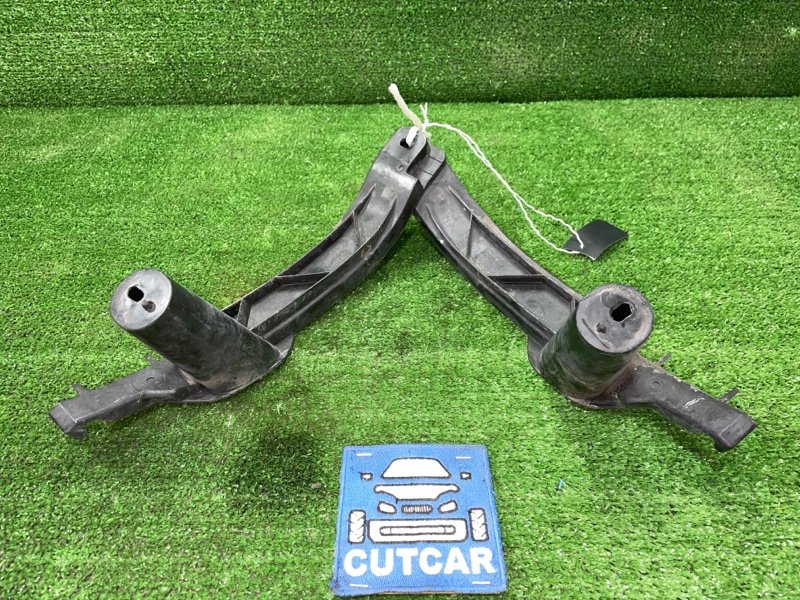 Крепление бампера переднее VOLKSWAGEN GOLF 1K5 1K0807889B контрактная