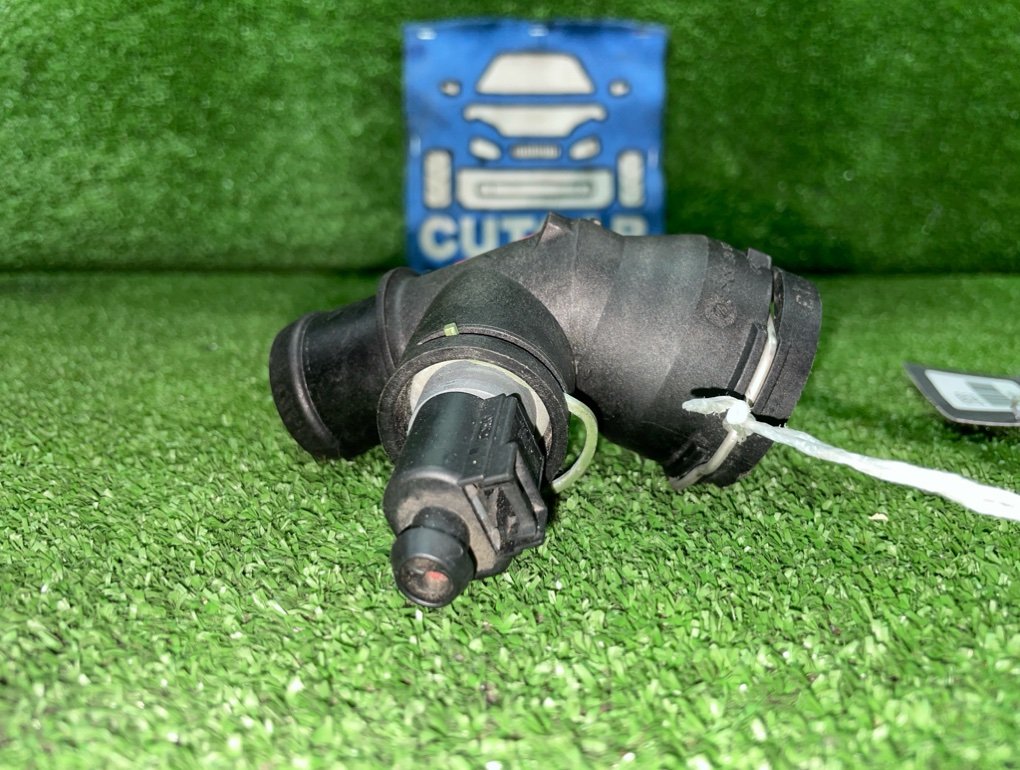 Фланец системы охлаждения PASSAT 3C