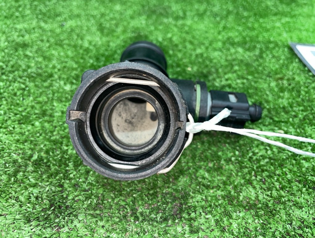 Фланец системы охлаждения PASSAT 3C