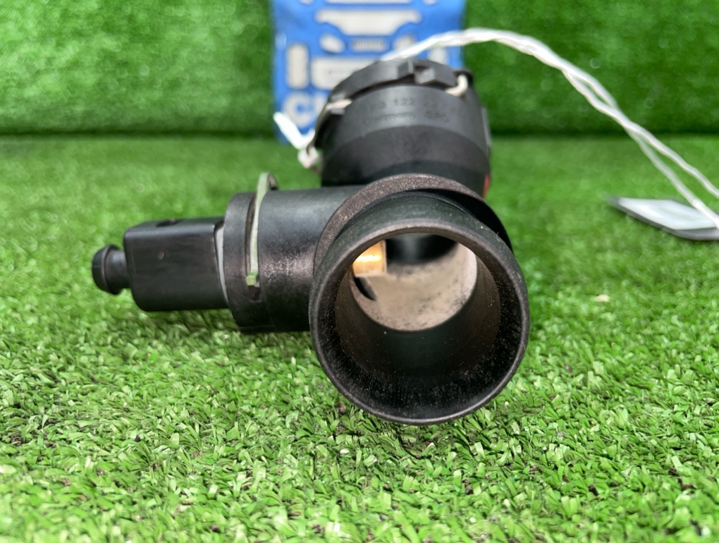 Фланец системы охлаждения PASSAT 3C