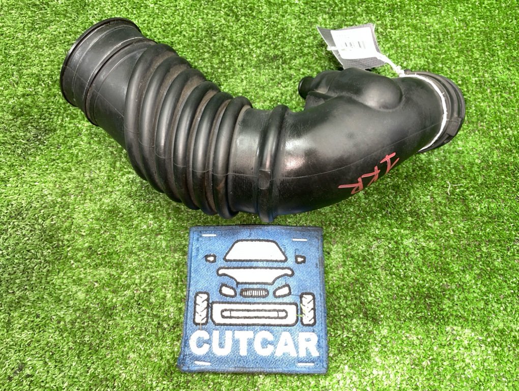 Патрубок воздушного фильтра TOYOTA IQ KGJ10 1KR-FE 17881-40040 контрактная