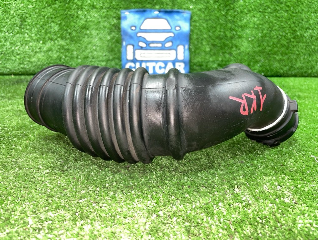 Патрубок воздушного фильтра IQ KGJ10 1KR-FE