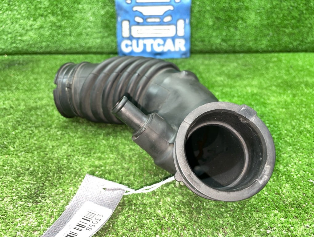 Патрубок воздушного фильтра IQ KGJ10 1KR-FE