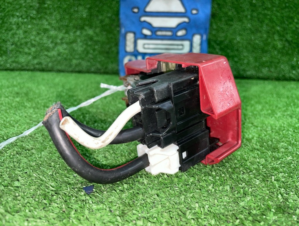 Клемма аккумулятора IQ KGJ10 1KR-FE