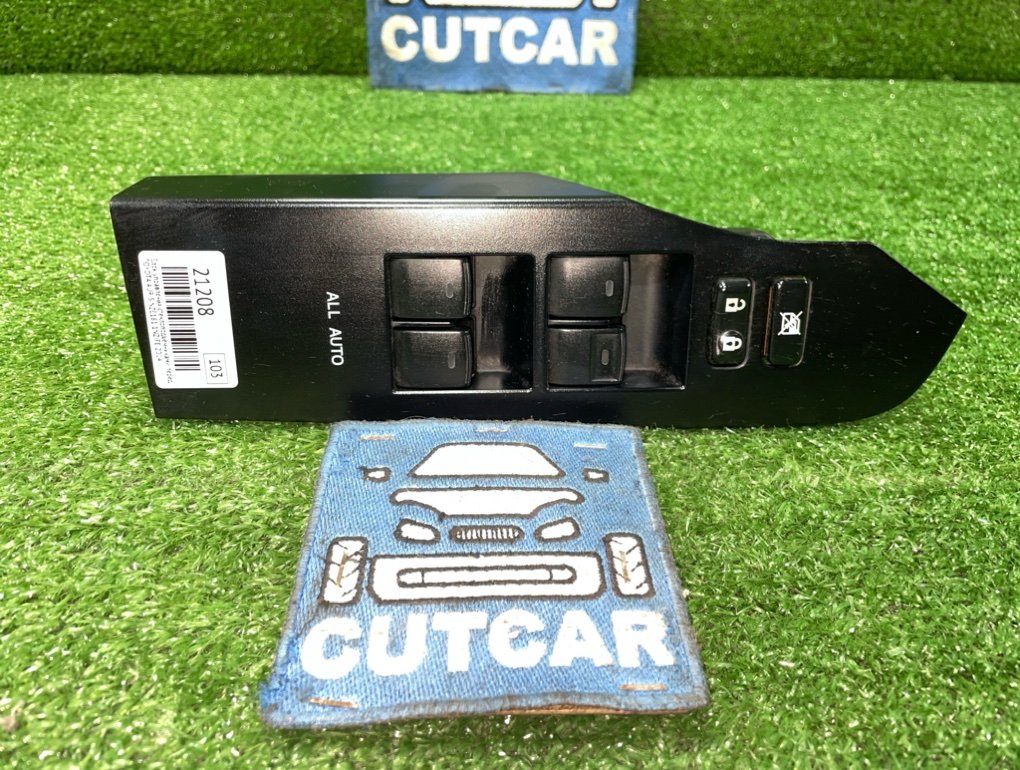 Блок управления стеклоподъемниками передний правый TOYOTA AURIS 2014 NZE181 1NZ-FE контрактная