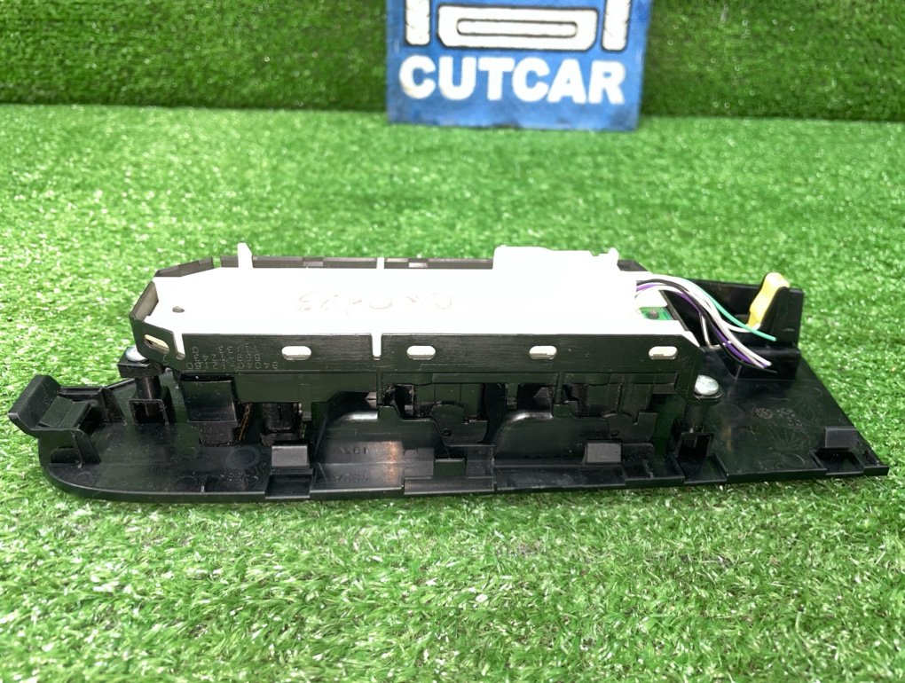 Блок управления стеклоподъемниками передний правый TOYOTA AURIS NZE181 1NZ-FE