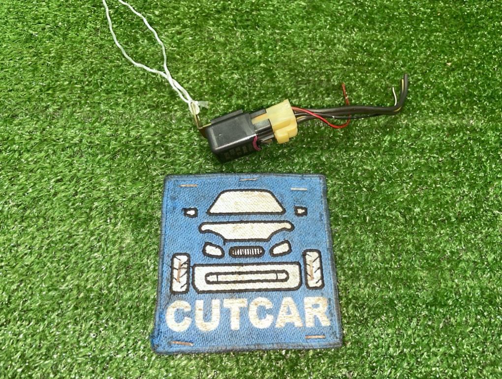 Реле ISUZU BIGHORN UBS73 4JG2 контрактная