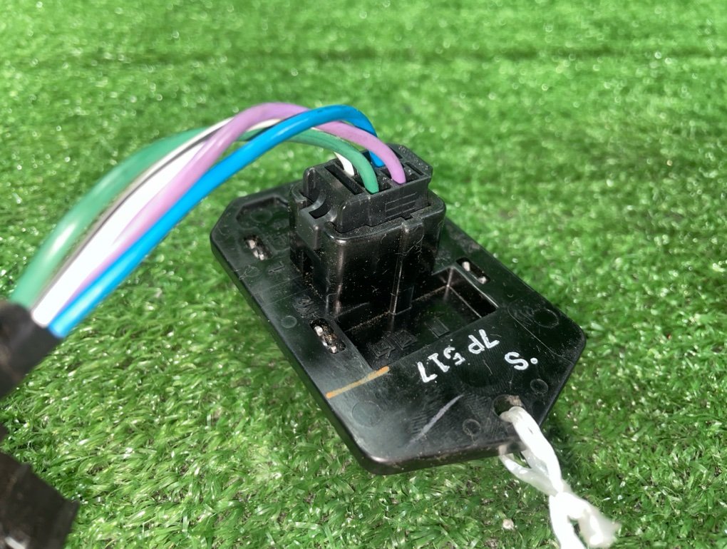 Реостат печки TOYOTA RACTIS NSP120 1NR-FE Реостат печки TOYOTA RACTIS NSP120 1NR-FE