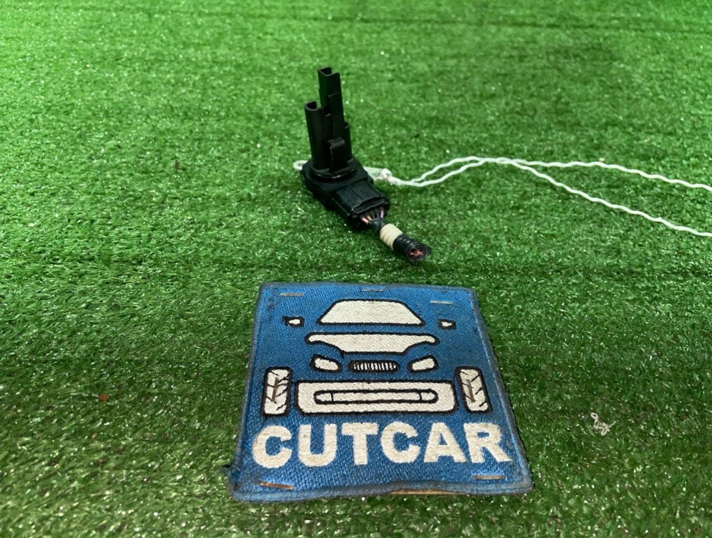 Датчик массового расхода воздуха TOYOTA VOXY ZRR70 3ZR-FE 22204-37010 контрактная