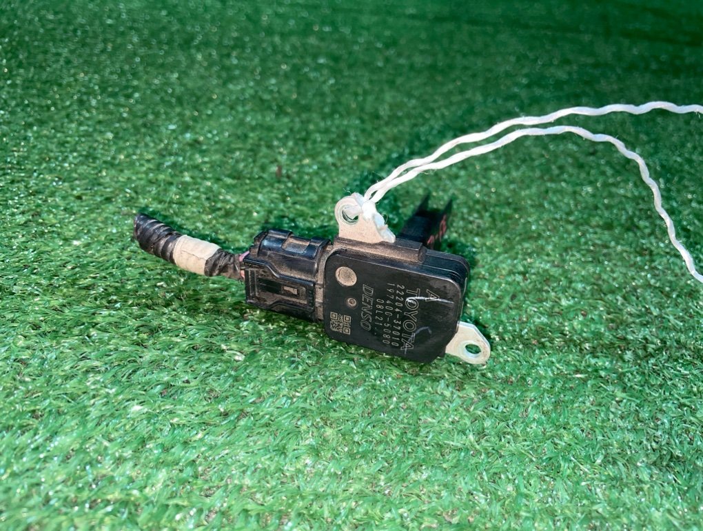 Датчик массового расхода воздуха VOXY ZRR70 3ZR-FE