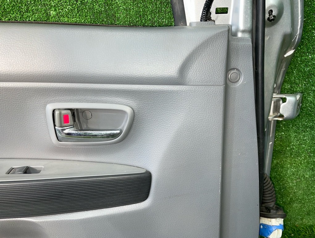 Дверь боковая передняя левая DEMIO 2006 DY3W ZJ-VE Дверь боковая передняя левая DEMIO 2006 DY3W ZJ-VE