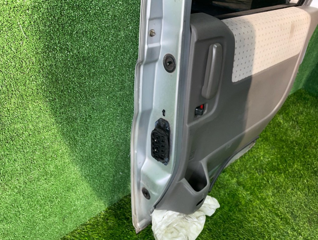 Дверь боковая задняя правая MOBILIO 2002 GB1 L15A