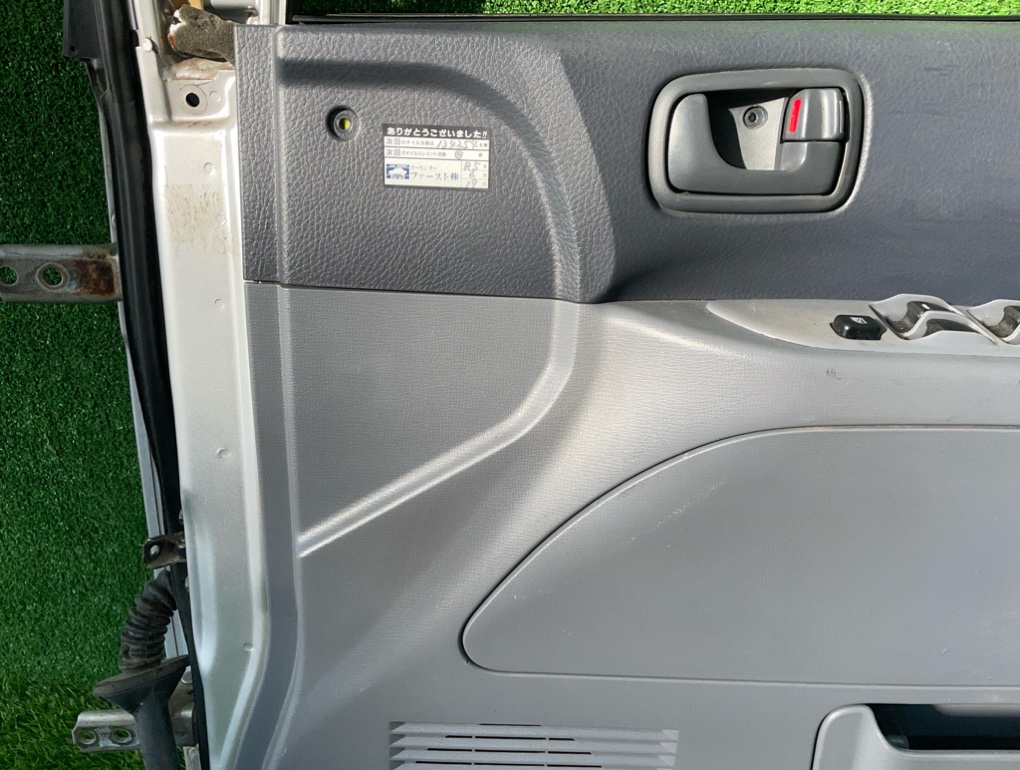 Дверь боковая передняя правая MIRAGE DINGO 2002 CQ1A 4G13