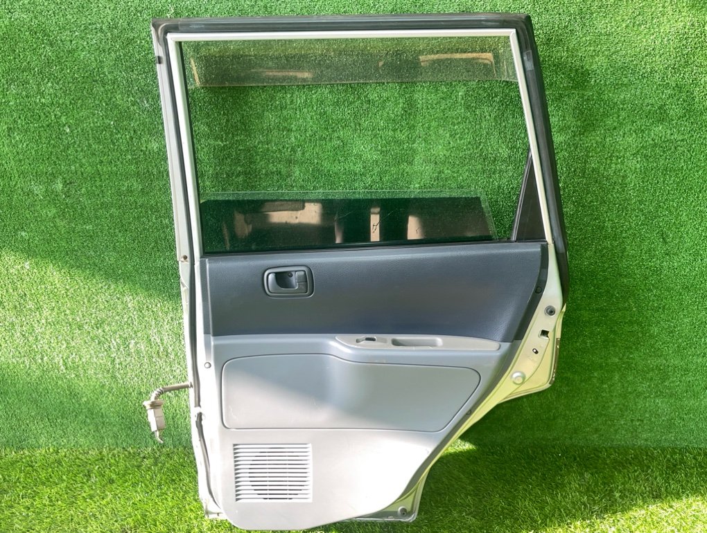 Дверь боковая задняя правая MIRAGE DINGO 2002 CQ1A 4G13