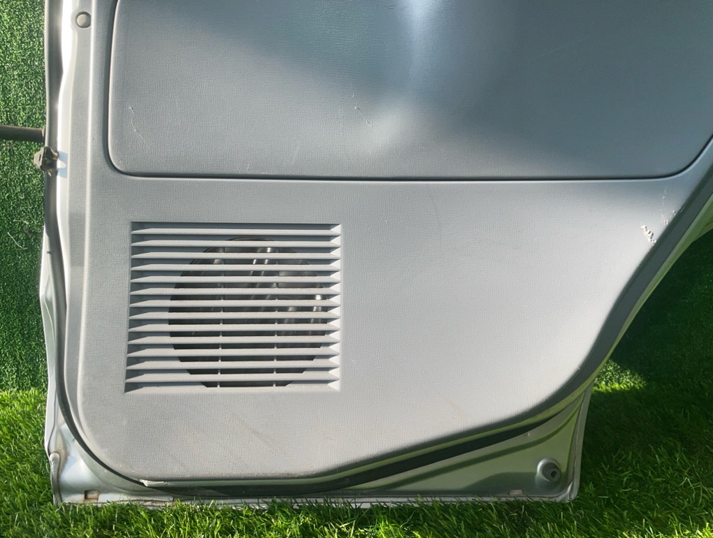 Дверь боковая задняя правая MIRAGE DINGO 2002 CQ1A 4G13