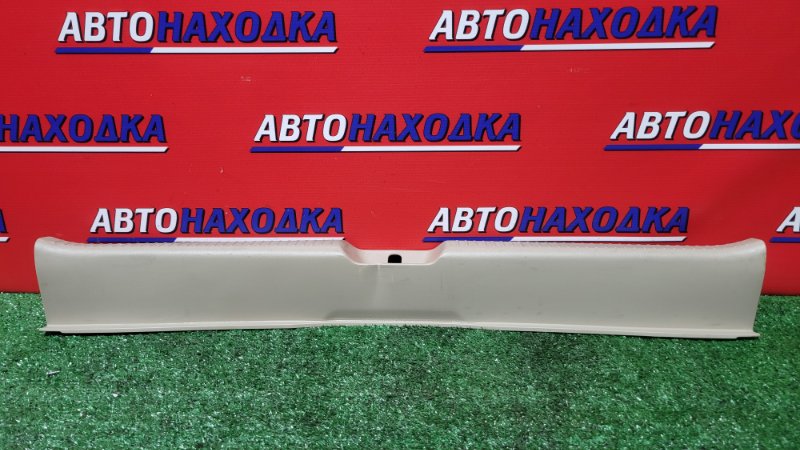 Накладка на порог багажника задняя TOYOTA COROLLA SPACIO 2001-2007 NZE121N 1NZ-FE 6471613150 контрактная