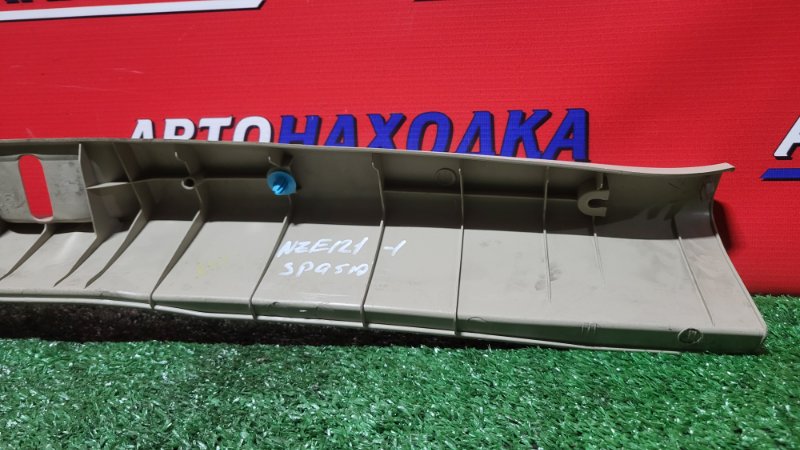 Накладка на порог багажника задняя COROLLA SPACIO 2001-2007 NZE121N 1NZ-FE