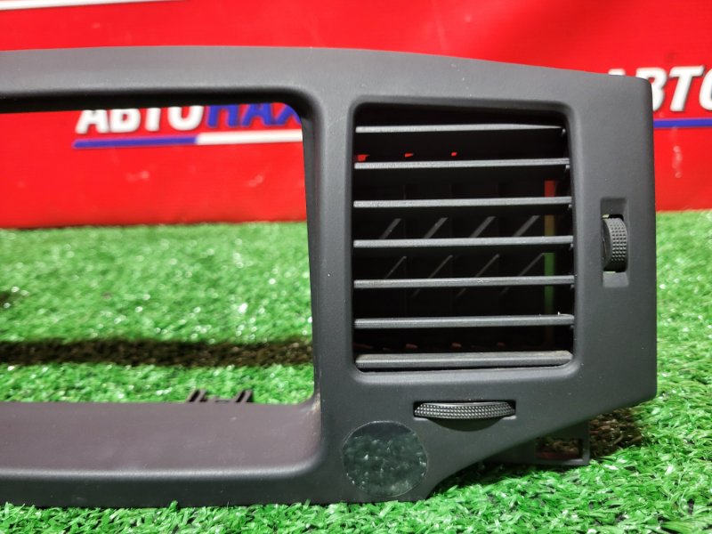 Консоль магнитофона TOYOTA COROLLA RUNX NZE124 1NZ-FE