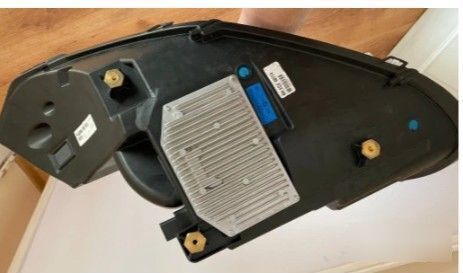 Фара правая DB11