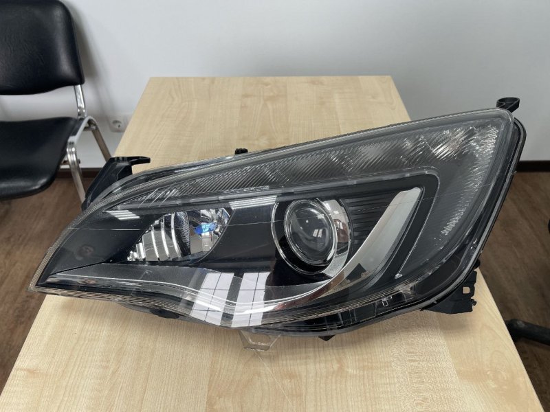 Фара передняя левая Opel Astra J 1ZT010012 контрактная