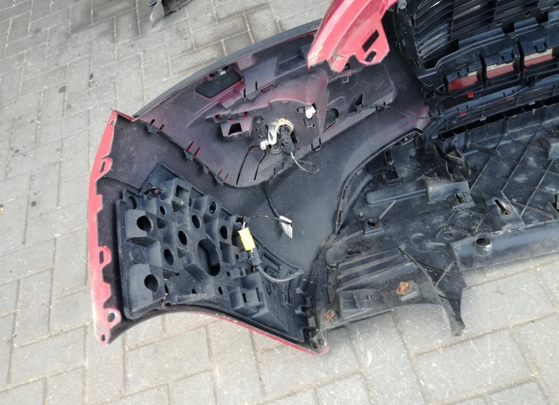 Бампер передний Peugeot 3008
