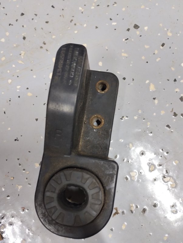 Крепление радиатора Astra