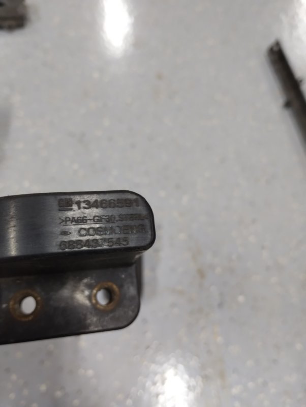 Крепление радиатора Astra