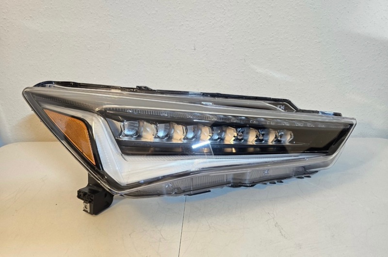 Запчасть фара передняя Acura ILX 33150-T3R-A71 Б/У Фара передняя Acura ILX 33150-T3R-A71 Б/У