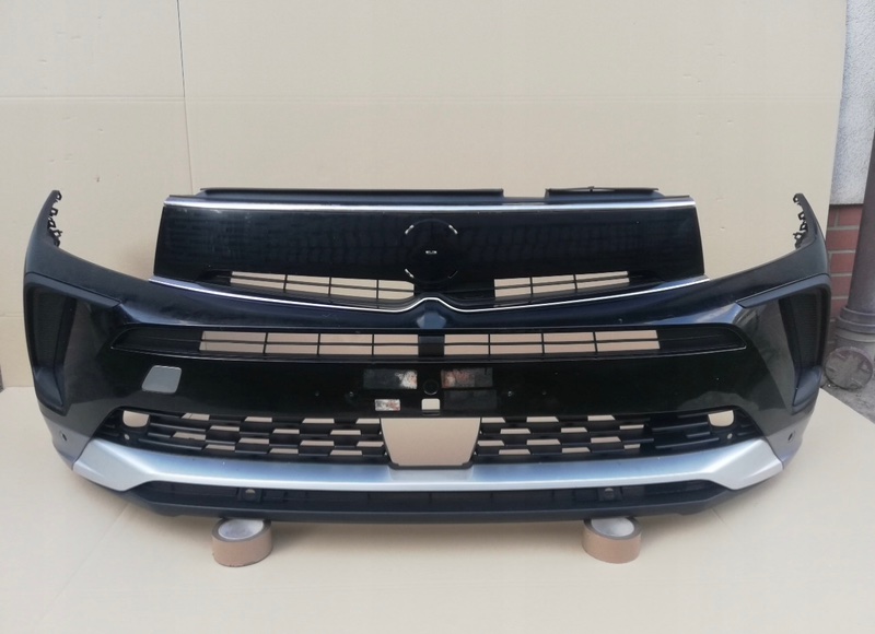 Бампер в сборе с решетками передний Opel grandland Б/У