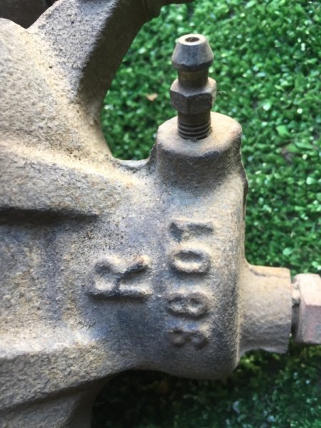 Суппорт задний правый MITSUBISHI DIAMANTE F31A 6G73 Суппорт задний правый MITSUBISHI DIAMANTE F31A 6G73