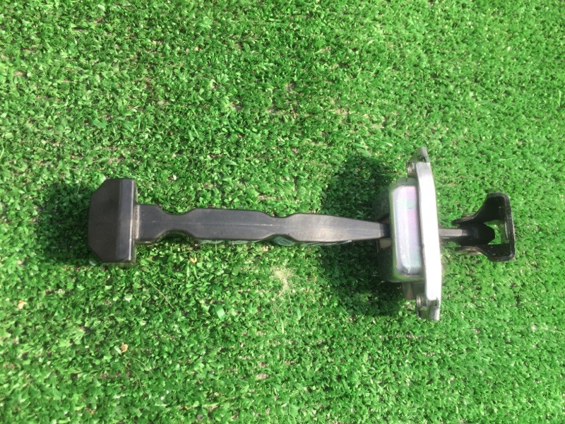 Ограничитель двери передний правый Nissan Note 2012 E12-047676 HR12DE контрактная