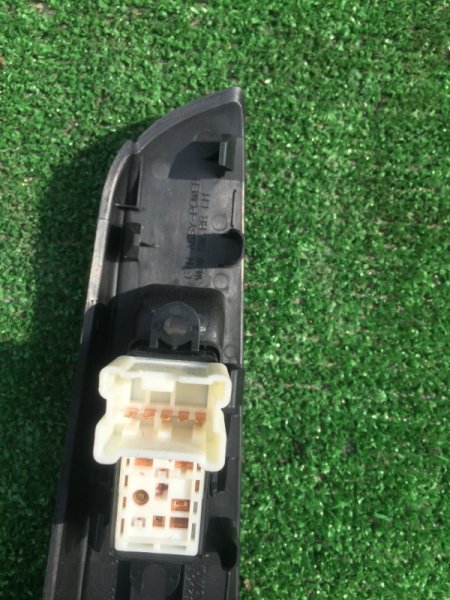 Блок управления стеклами задний левый Nissan Note E12-104064 HR12DDR