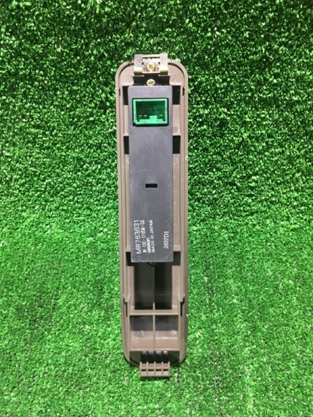 Блок управления стеклами передний левый Mitsubishi CHALLENGER K97W 4M40T Блок управления стеклами передний левый Mitsubishi CHALLENGER K97W 4M40T