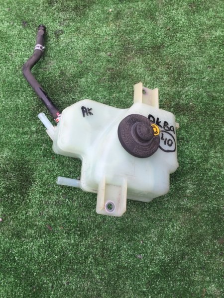 Запчасть бачок для тормозной жидкости Toyota Aqua 2012 Nhp-10 1NZFXE контрактная Бачок для тормозной жидкости Toyota Aqua 2012 Nhp-10 1NZFXE контрактная