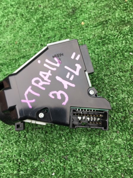 Блок подрулевых переключателей левый Nissan X-Trail NT-31 MR20DE Блок подрулевых переключателей левый Nissan X-Trail NT-31 MR20DE