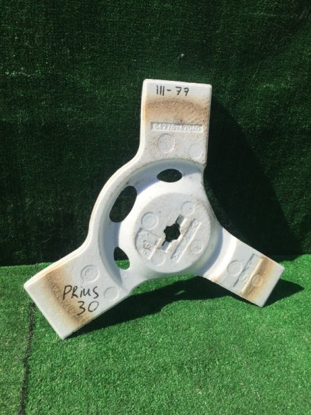 Крепление запаски Toyota Prius 2010 ZVW30 2ZR-FXE контрактная