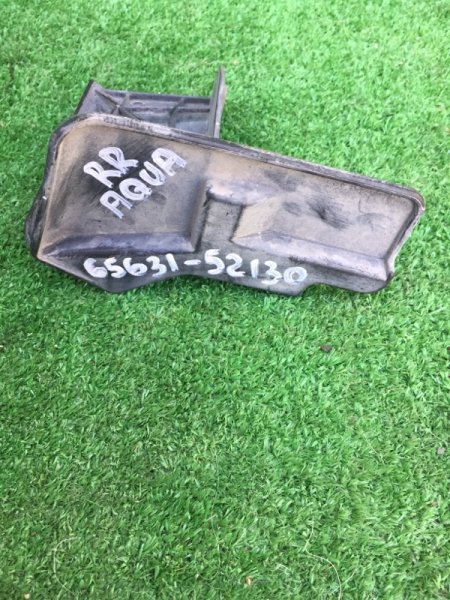 Брызговик задний правый Toyota Aqua Nhp-10 1NZFXE Брызговик задний правый Toyota Aqua Nhp-10 1NZFXE