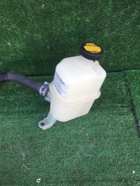 Бачок расширительный Prius Alpha 2011 ZVW41W 2ZR-FE Бачок расширительный Prius Alpha 2011 ZVW41W 2ZR-FE