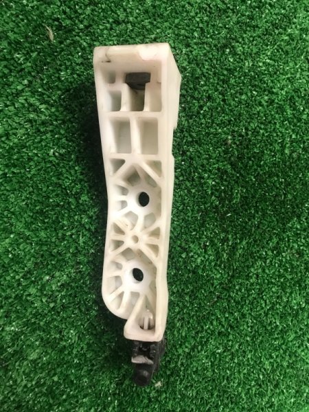 Крепление фары левое Outlander 2007 CW6W 6B31 Крепление фары левое Outlander 2007 CW6W 6B31