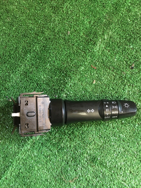 Запчасть блок подрулевых переключателей правый Mitsubishi Outlander 2007 CW6W 6B31 контрактная Блок подрулевых переключателей правый Mitsubishi Outlander 2007 CW6W 6B31 контрактная