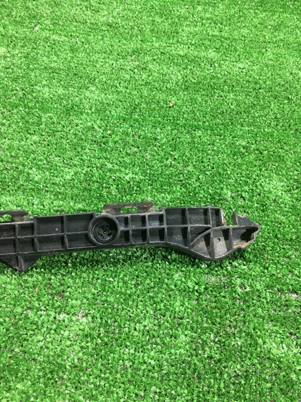 Крепление бампера заднее правое Corolla Fielder 2008 ZRE 142 2ZR-FE