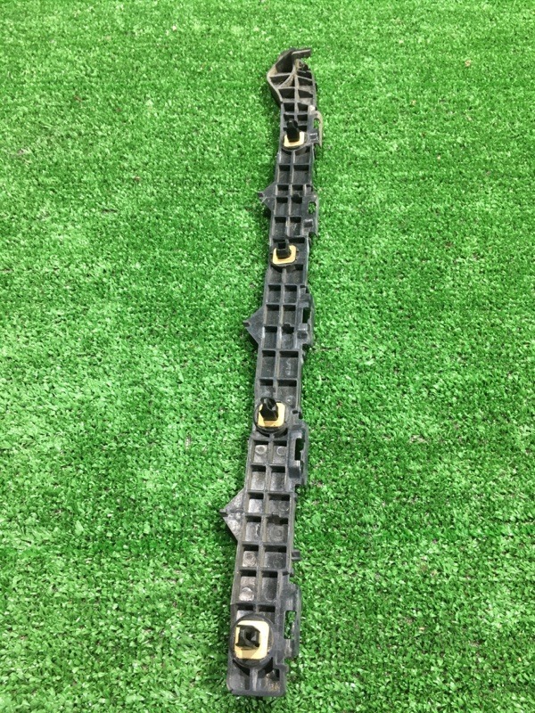 Крепление бампера заднее правое Corolla Fielder 2008 ZRE 142 2ZR-FE