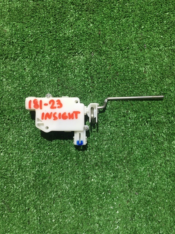 Запчасть замок лючка бензобака Honda Insight 2009 ZE2 LDA 74700-TF0-003 контрактная Замок лючка бензобака Honda Insight 2009 ZE2 LDA 74700-TF0-003 контрактная