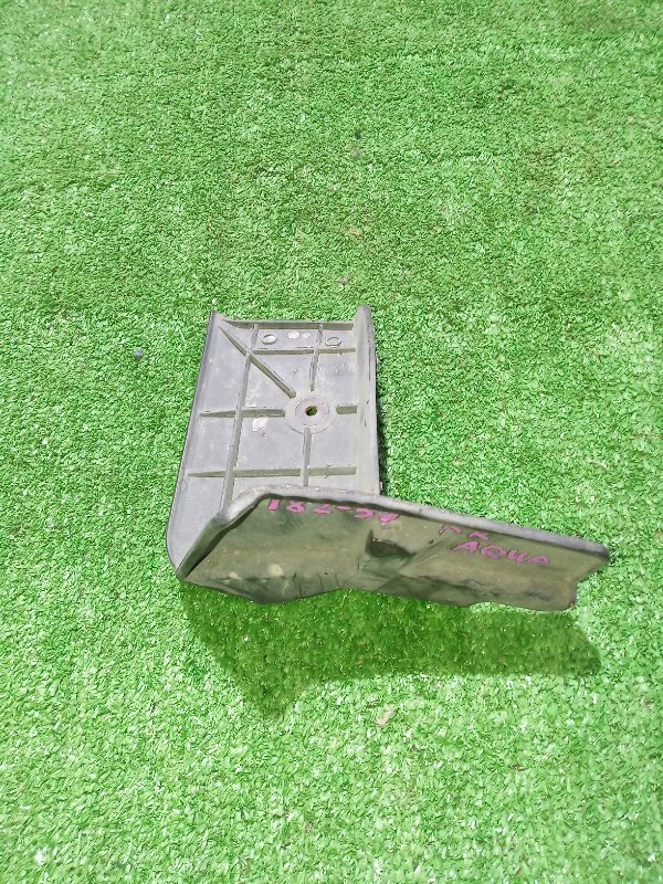 Запчасть брызговик задний правый Toyota Aqua 2013 Nhp-10 1NZFXE 65631-52130 контрактная Брызговик задний правый Toyota Aqua 2013 Nhp-10 1NZFXE 65631-52130 контрактная