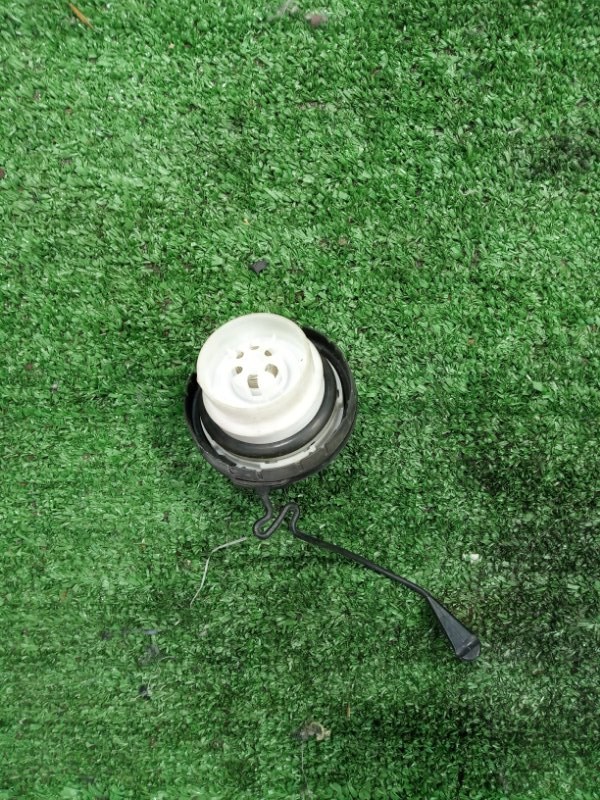 Пробка бензобака Corolla Axio 2012 NZE-161 1NZFE