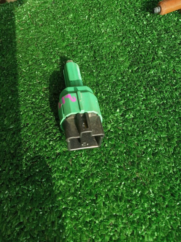 Запчасть концевик под педаль тормоза Honda CR-Z 2010 ZF1 LEA контрактная Концевик под педаль тормоза Honda CR-Z 2010 ZF1 LEA контрактная