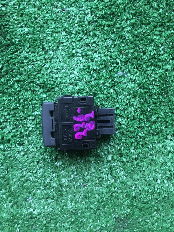 Кнопка открывания бензобака TEANA J32 Кнопка открывания бензобака TEANA J32