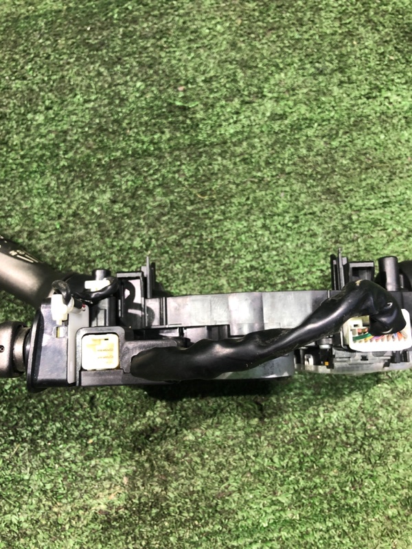 Блок подрулевых переключателей LS600h 2007 UVF45 2URFSE Блок подрулевых переключателей LS600h 2007 UVF45 2URFSE