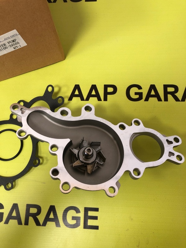 Помпа водяная GS300 URS190 2URFSE